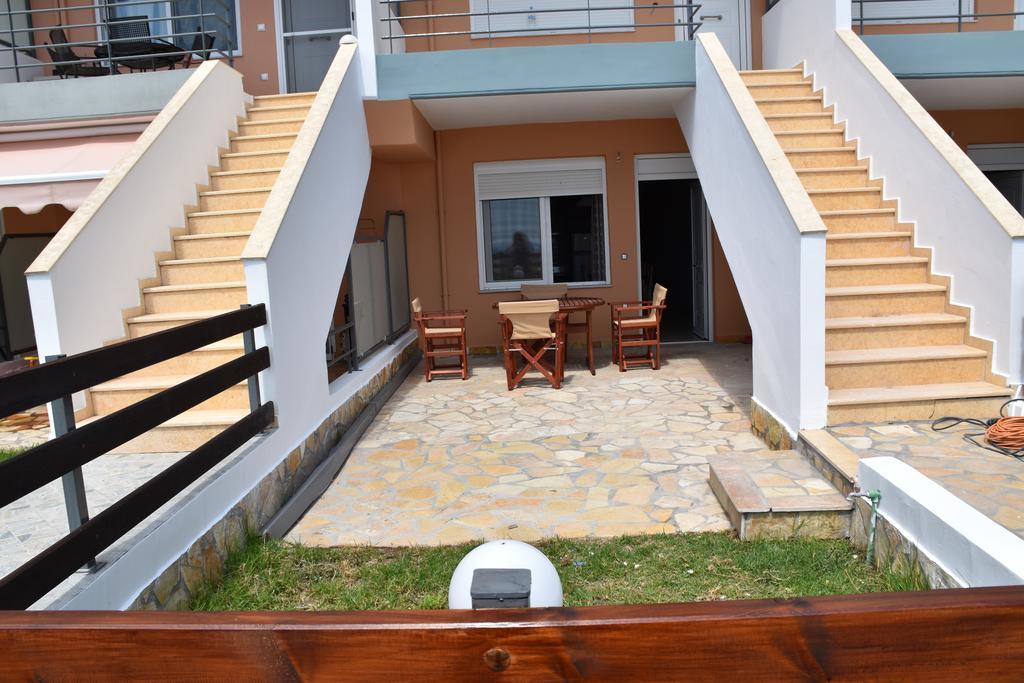 Aperanto House Paralia Loutsas Bagian luar foto