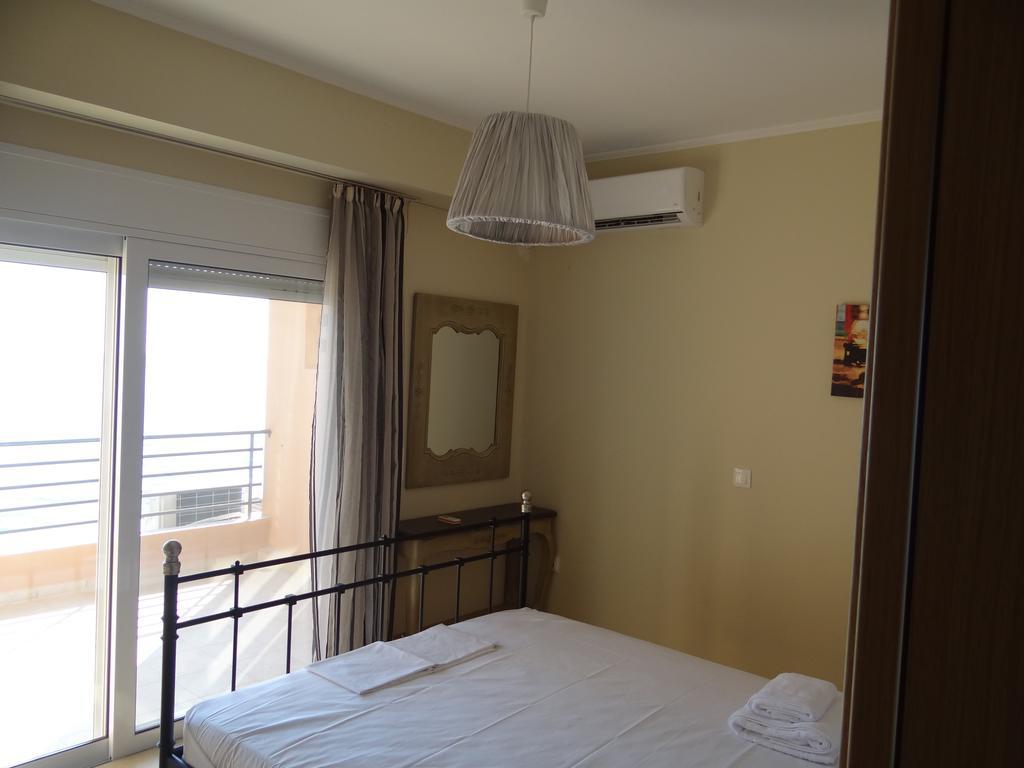 Aperanto House Paralia Loutsas Bagian luar foto