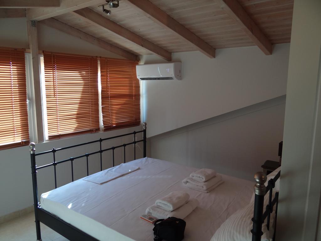 Aperanto House Paralia Loutsas Bagian luar foto