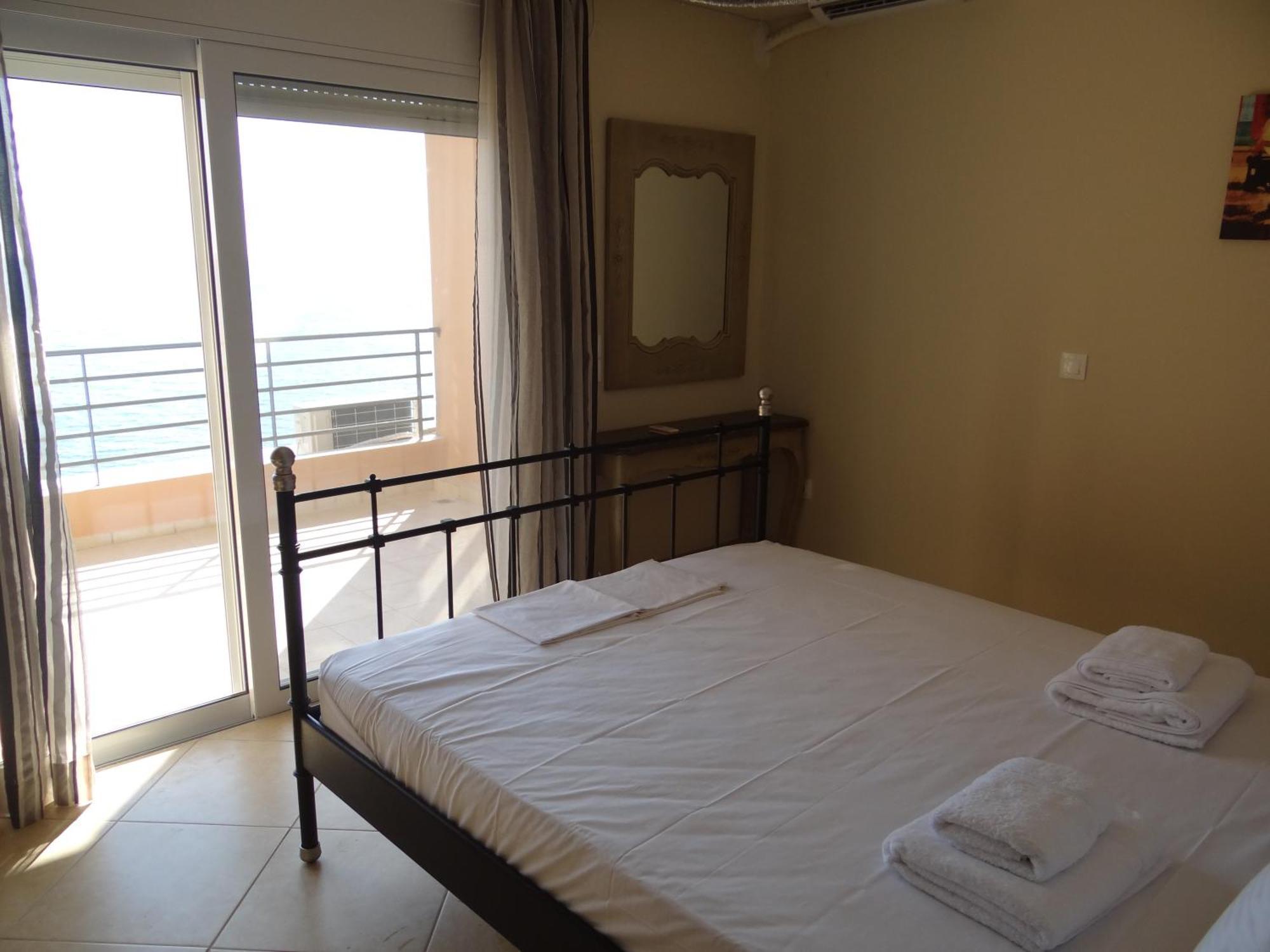 Aperanto House Paralia Loutsas Ruang foto