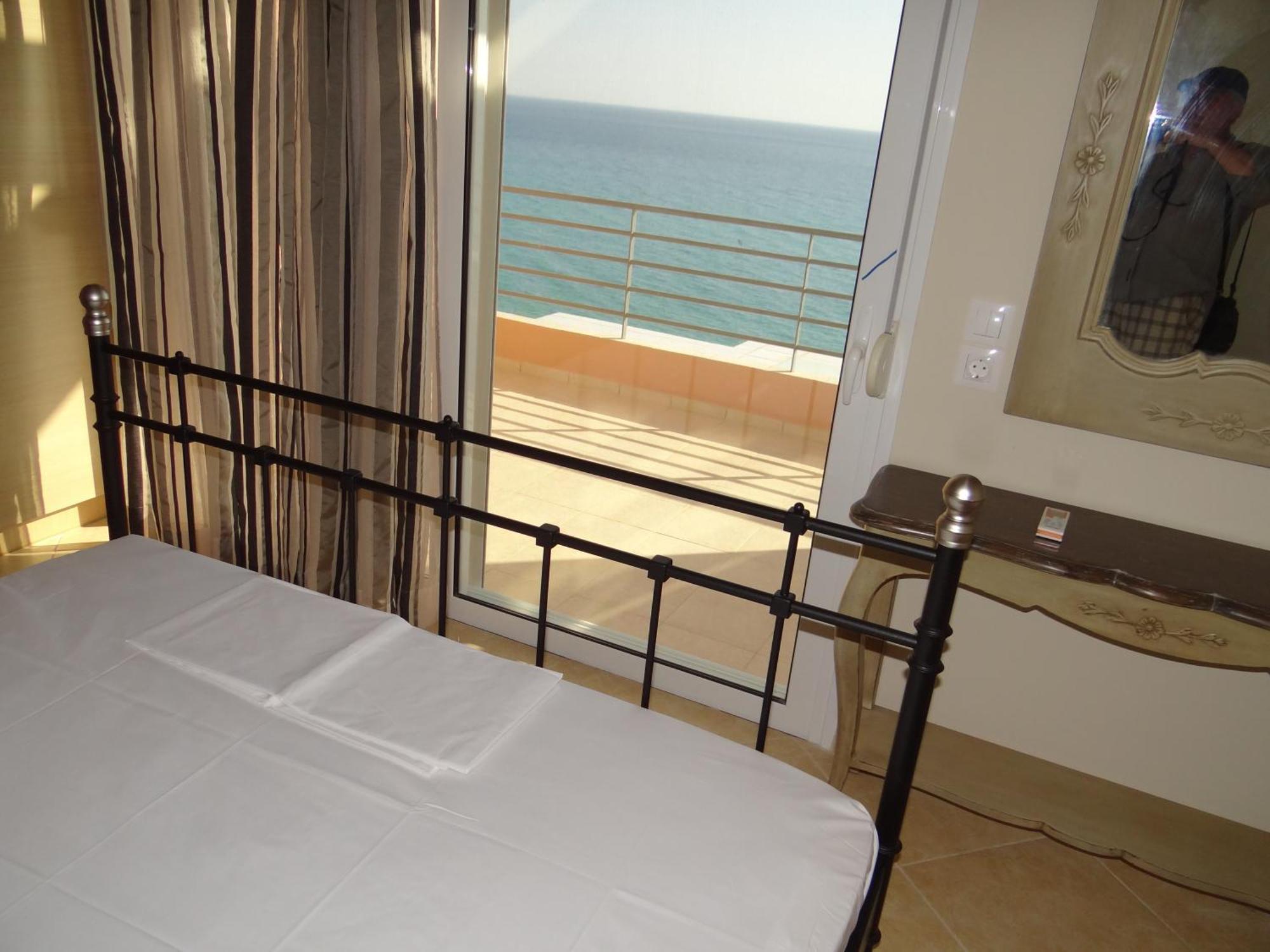 Aperanto House Paralia Loutsas Ruang foto