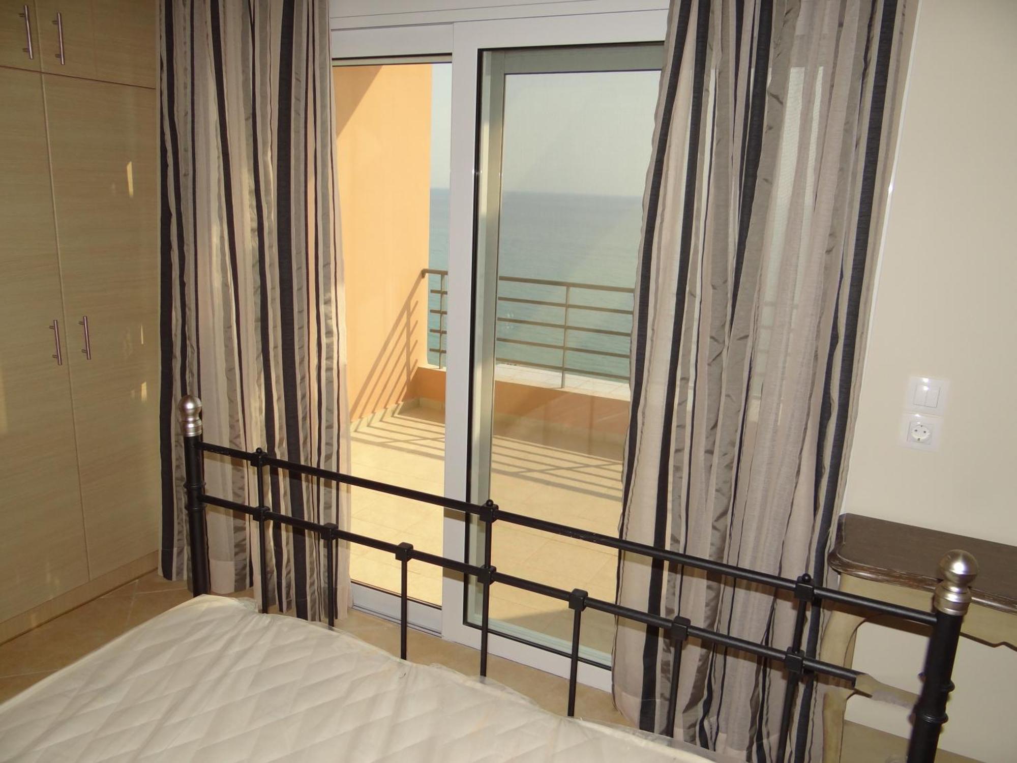 Aperanto House Paralia Loutsas Ruang foto