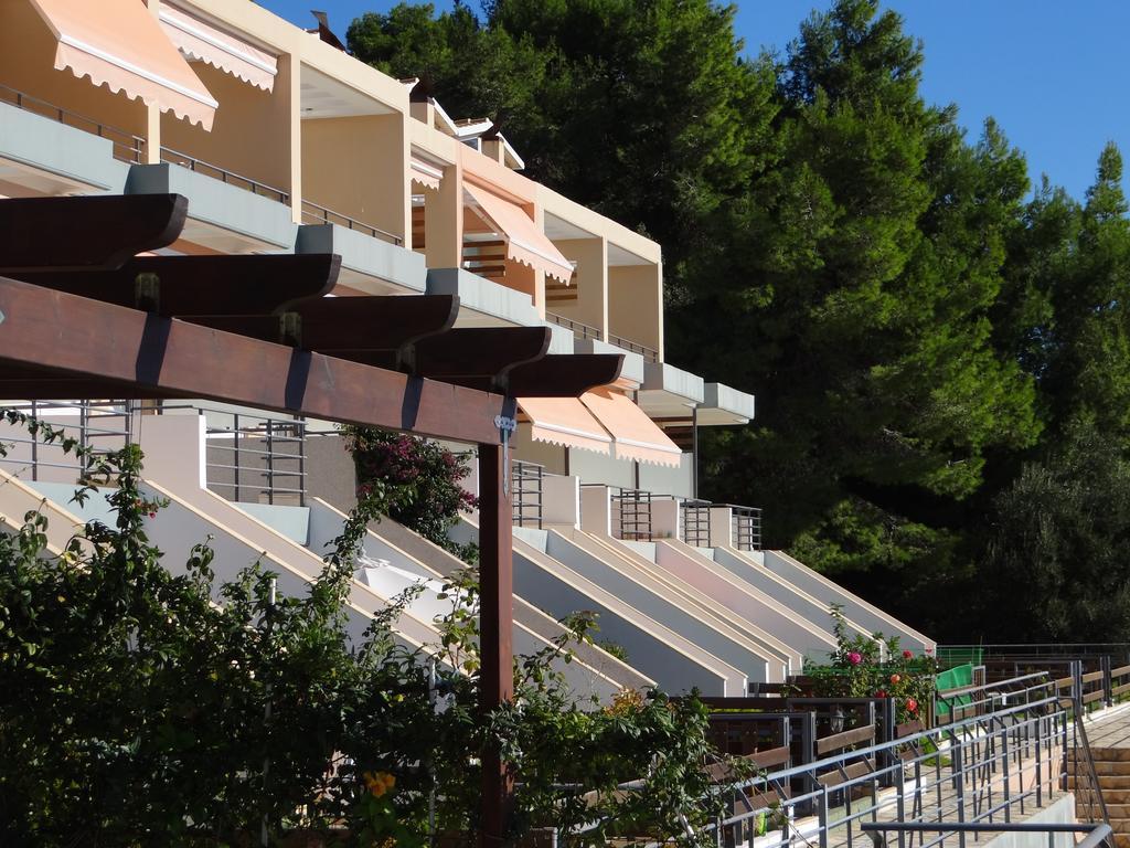 Aperanto House Paralia Loutsas Bagian luar foto