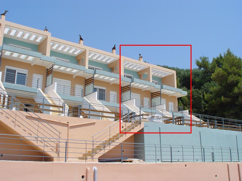 Aperanto House Paralia Loutsas Bagian luar foto
