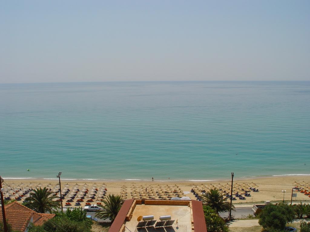 Aperanto House Paralia Loutsas Bagian luar foto