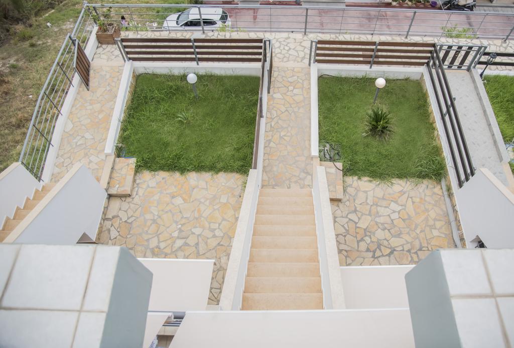 Aperanto House Paralia Loutsas Bagian luar foto