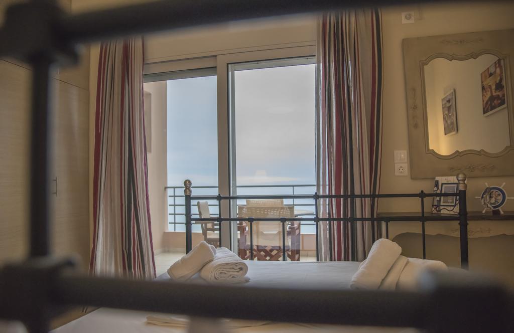 Aperanto House Paralia Loutsas Bagian luar foto