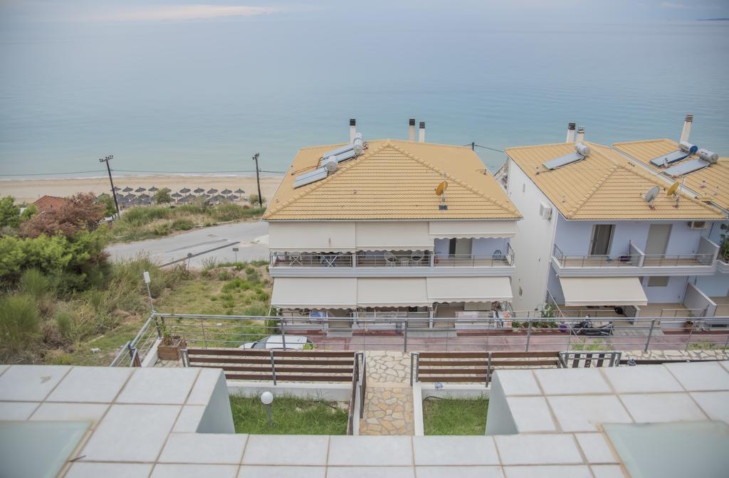 Aperanto House Paralia Loutsas Bagian luar foto