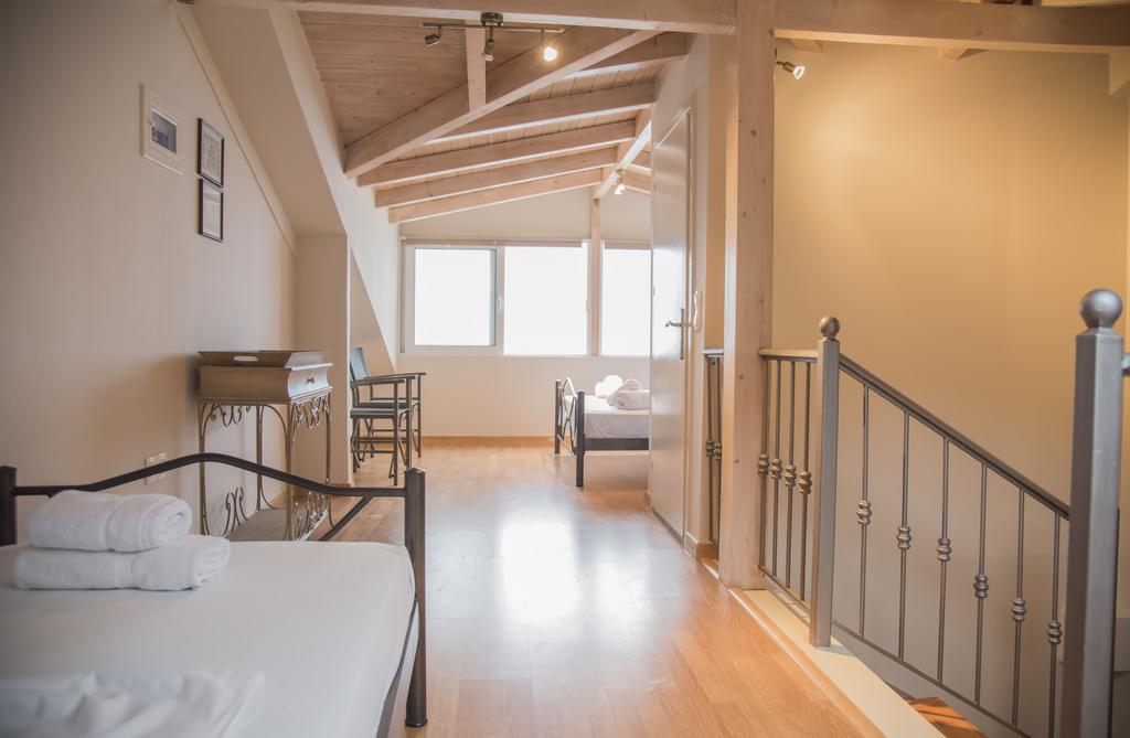 Aperanto House Paralia Loutsas Bagian luar foto