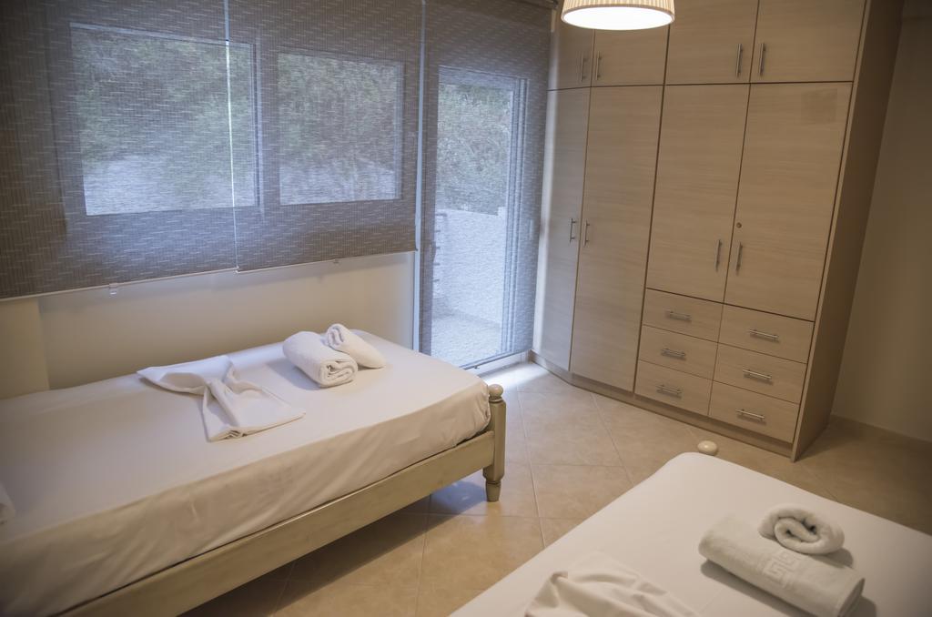 Aperanto House Paralia Loutsas Bagian luar foto
