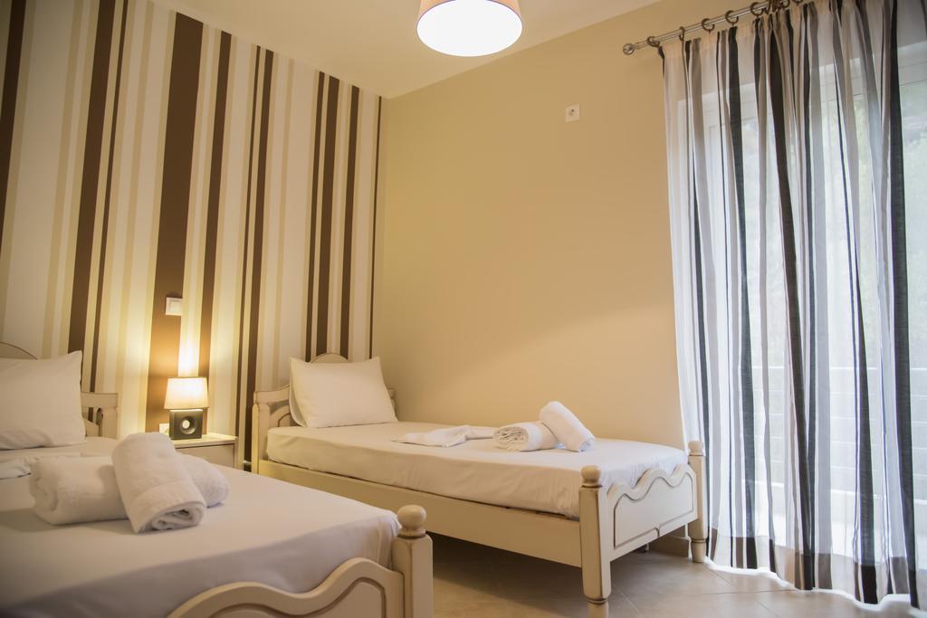 Aperanto House Paralia Loutsas Bagian luar foto