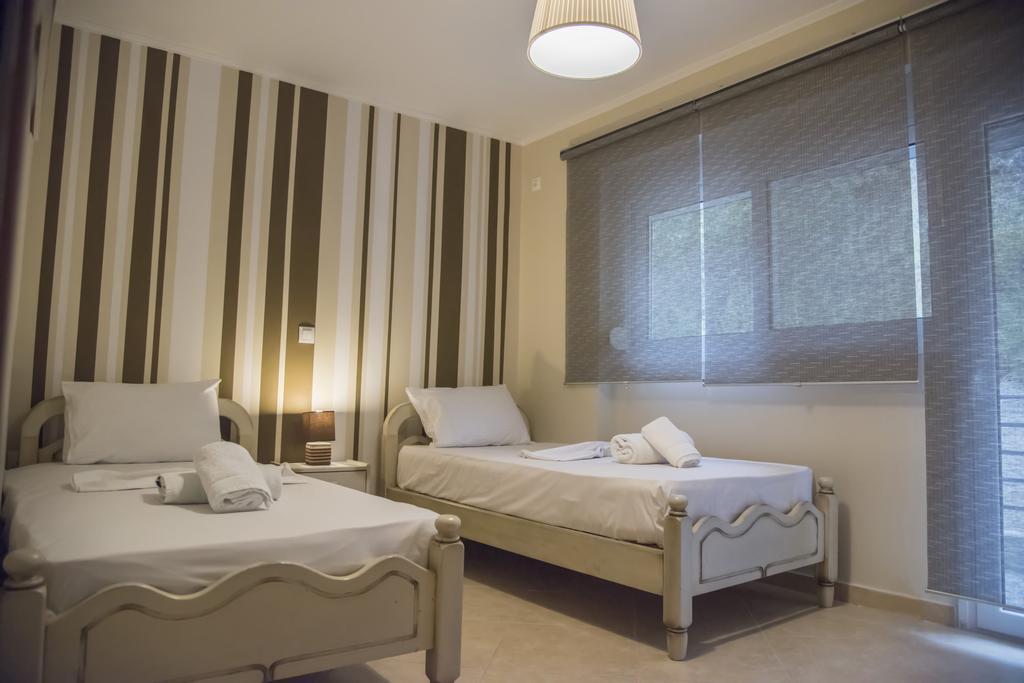 Aperanto House Paralia Loutsas Bagian luar foto