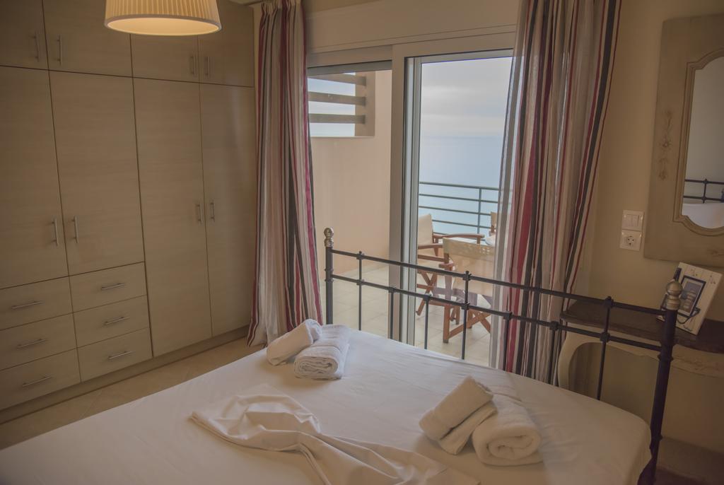 Aperanto House Paralia Loutsas Bagian luar foto