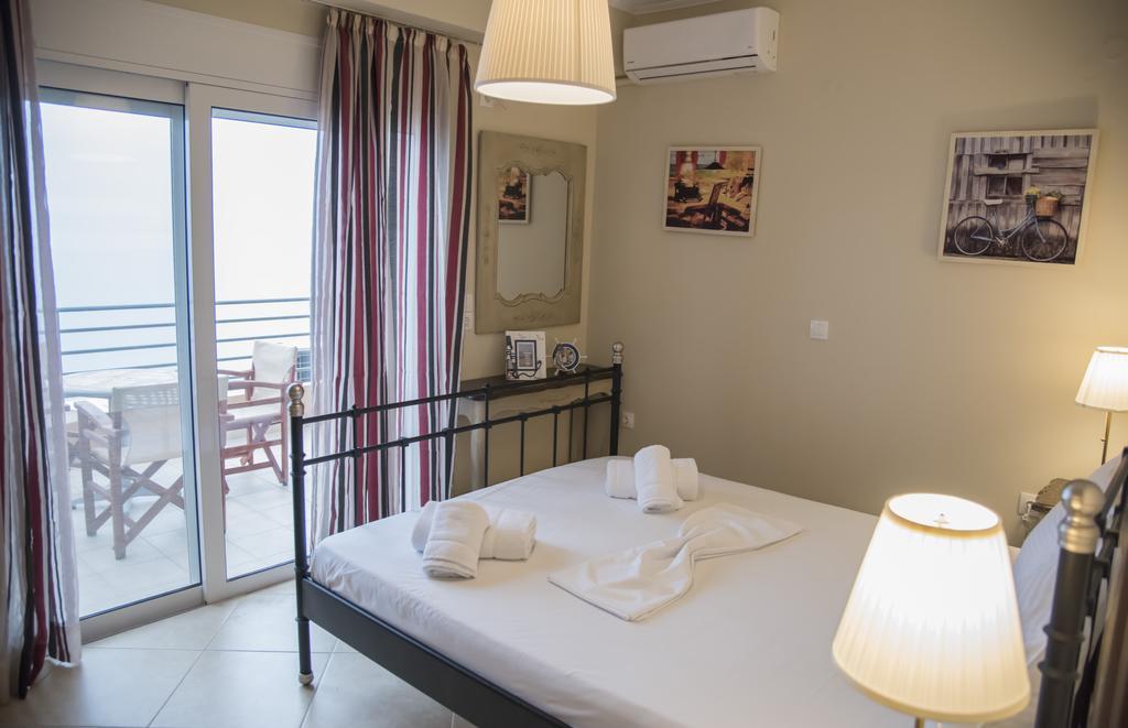Aperanto House Paralia Loutsas Bagian luar foto