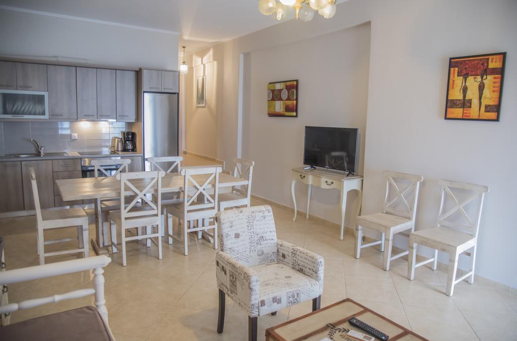 Aperanto House Paralia Loutsas Bagian luar foto
