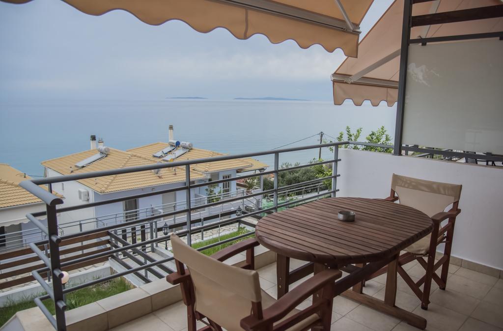 Aperanto House Paralia Loutsas Bagian luar foto