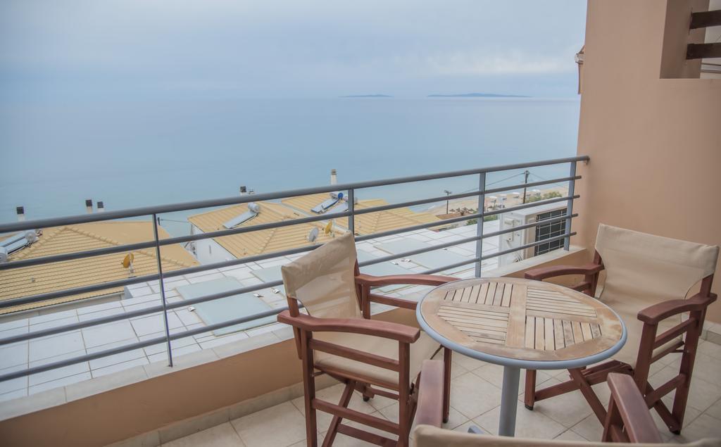 Aperanto House Paralia Loutsas Bagian luar foto